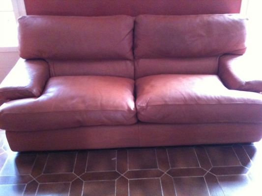 Rembourrage d'un canapé en cuir